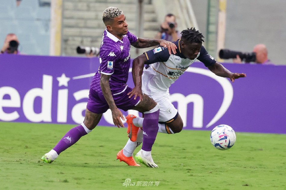 更展现了球 更展现了球