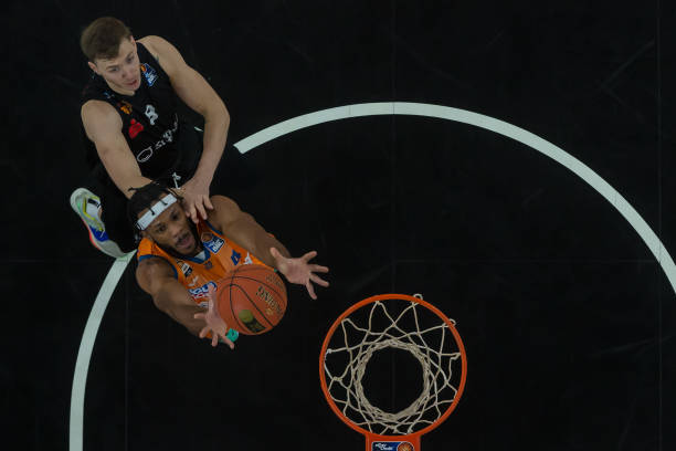 后卫相比 后卫相比